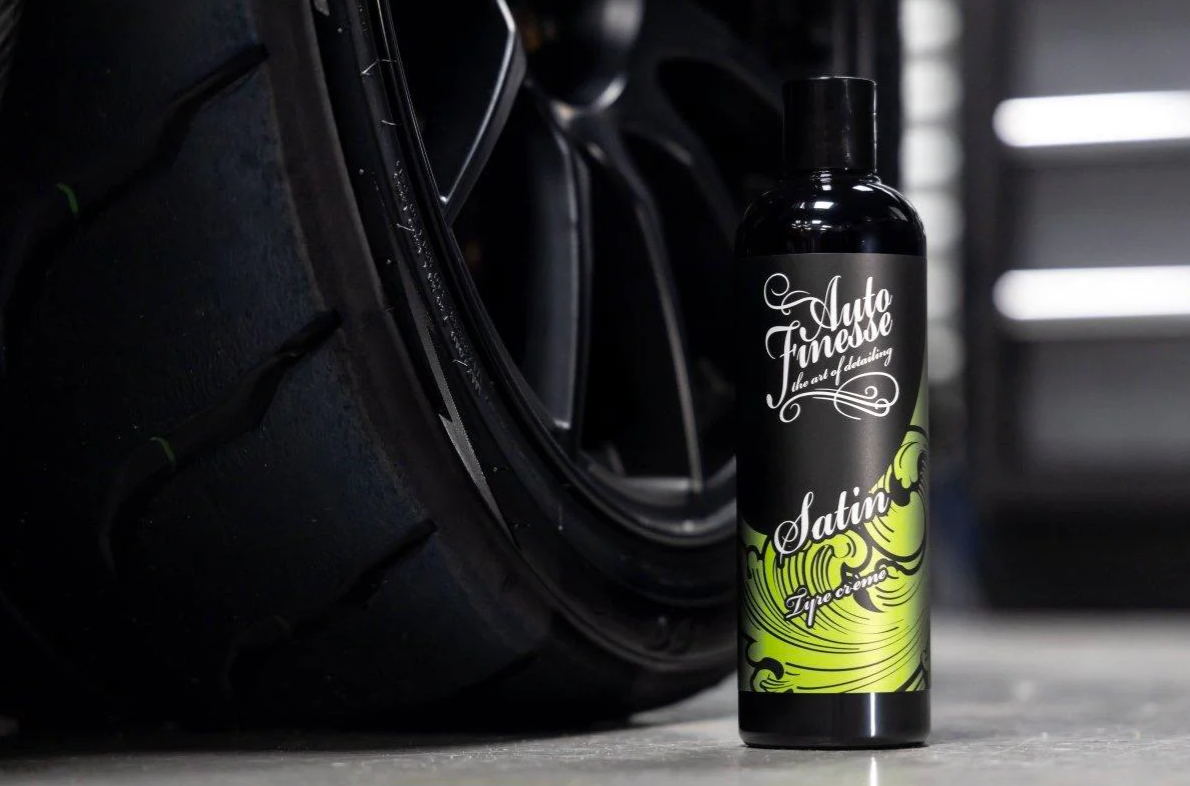 Satin Tyre Creme Dressing - 06